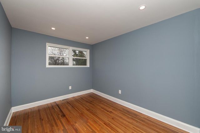 1108 LAUREL RD, Beverly, NJ 08010