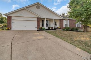 2 Freeman Drive, Oakville, MO 63129