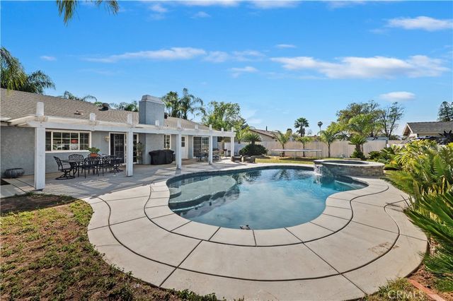 8310 Santiago, Jurupa Valley, CA 92509