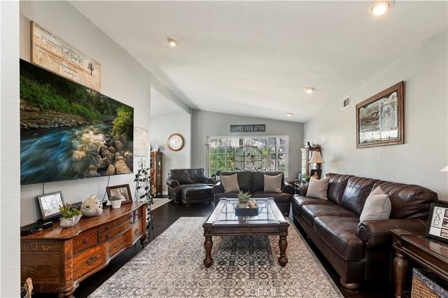 8310 Santiago, Jurupa Valley, CA 92509