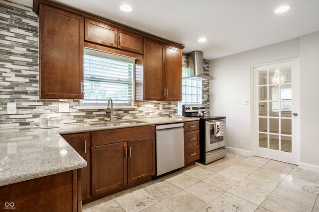 2880 Kessler Boulevard East Drive, Indianapolis, IN 46220