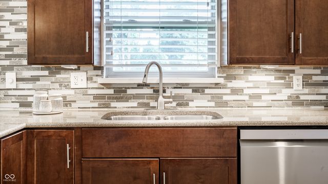 2880 Kessler Boulevard East Drive, Indianapolis, IN 46220