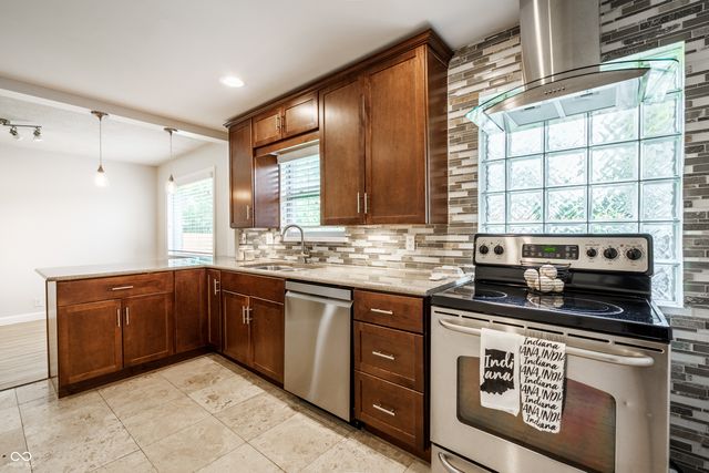 2880 Kessler Boulevard East Drive, Indianapolis, IN 46220