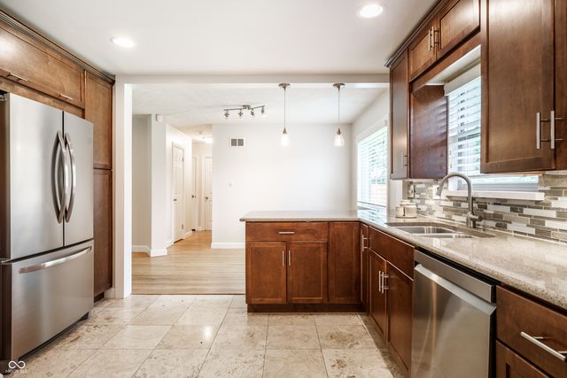 2880 Kessler Boulevard East Drive, Indianapolis, IN 46220