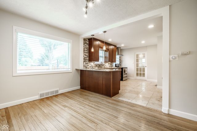 2880 Kessler Boulevard East Drive, Indianapolis, IN 46220