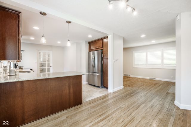 2880 Kessler Boulevard East Drive, Indianapolis, IN 46220