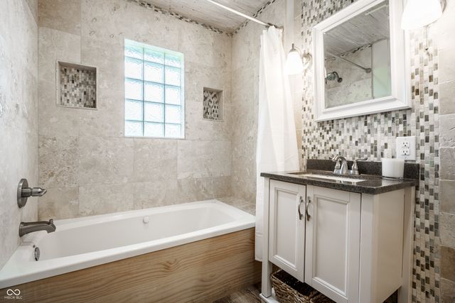 2880 Kessler Boulevard East Drive, Indianapolis, IN 46220
