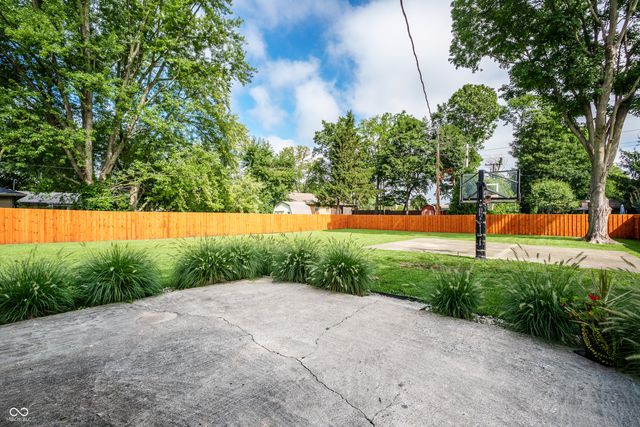 2880 Kessler Boulevard East Drive, Indianapolis, IN 46220