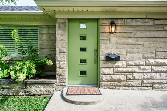 2880 Kessler Boulevard East Drive, Indianapolis, IN 46220