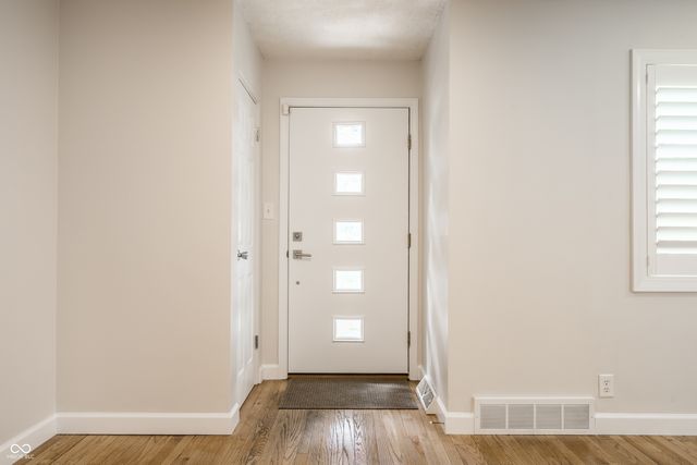 2880 Kessler Boulevard East Drive, Indianapolis, IN 46220