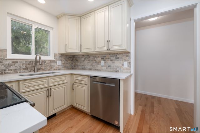 12 Heritage Village B, Southbury, CT 06488