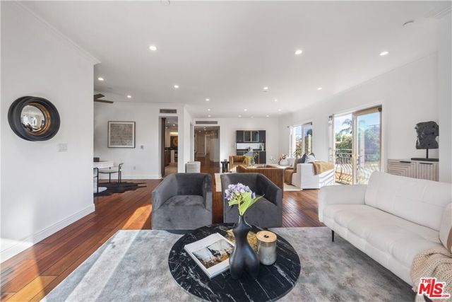 918 S Wooster Street 2, Los Angeles, CA 90035
