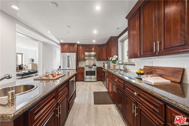 918 S Wooster Street 2, Los Angeles, CA 90035