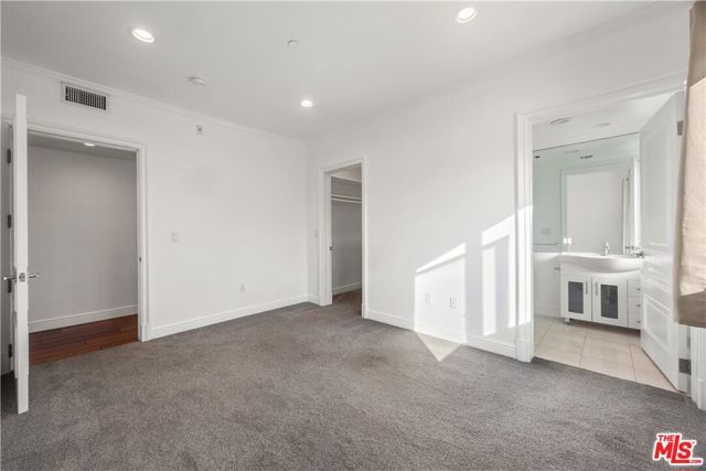 918 S Wooster Street 2, Los Angeles, CA 90035