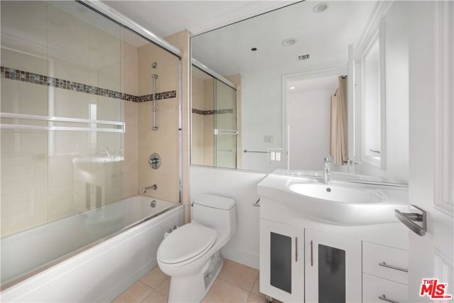 918 S Wooster Street 2, Los Angeles, CA 90035