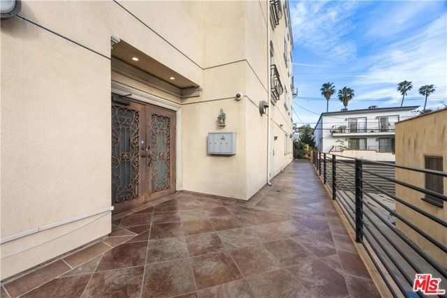 918 S Wooster Street 2, Los Angeles, CA 90035