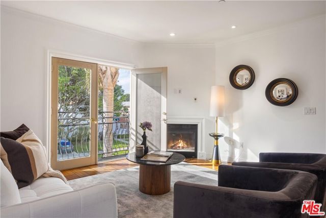 918 S Wooster Street 2, Los Angeles, CA 90035
