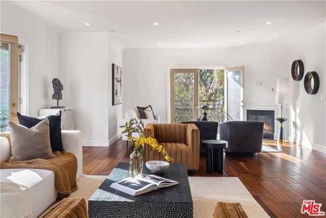 918 S Wooster Street 2, Los Angeles, CA 90035