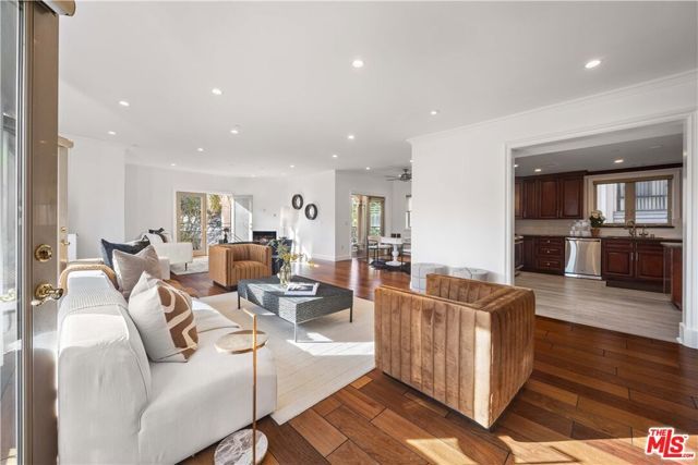 918 S Wooster Street 2, Los Angeles, CA 90035