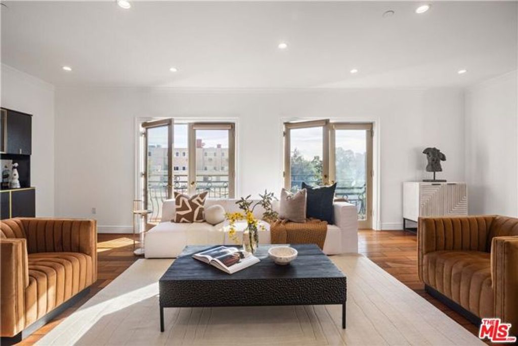 918 S Wooster Street 2, Los Angeles, CA 90035