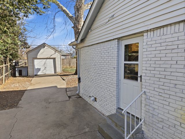 2511 E 17th Street, Tulsa, OK 74104