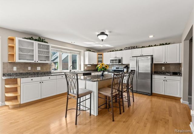 16016 Berry Lane, Macomb, MI 48044