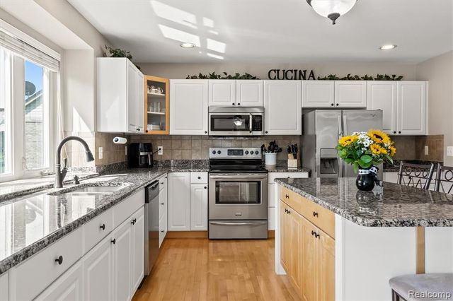 16016 Berry Lane, Macomb, MI 48044