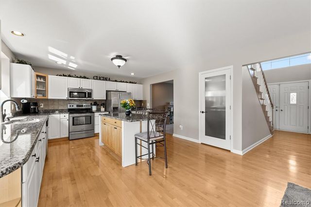 16016 Berry Lane, Macomb, MI 48044