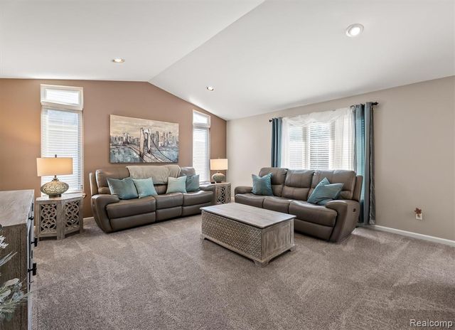 16016 Berry Lane, Macomb, MI 48044