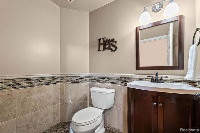 16016 Berry Lane, Macomb, MI 48044