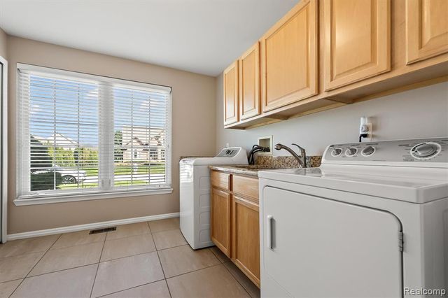 16016 Berry Lane, Macomb, MI 48044