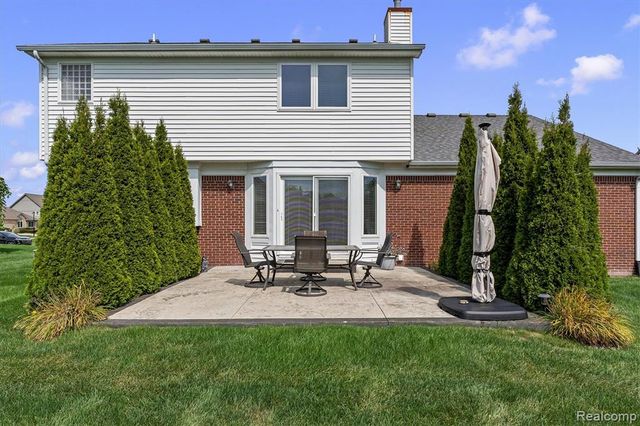 16016 Berry Lane, Macomb, MI 48044