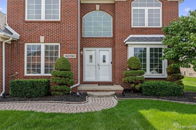 16016 Berry Lane, Macomb, MI 48044