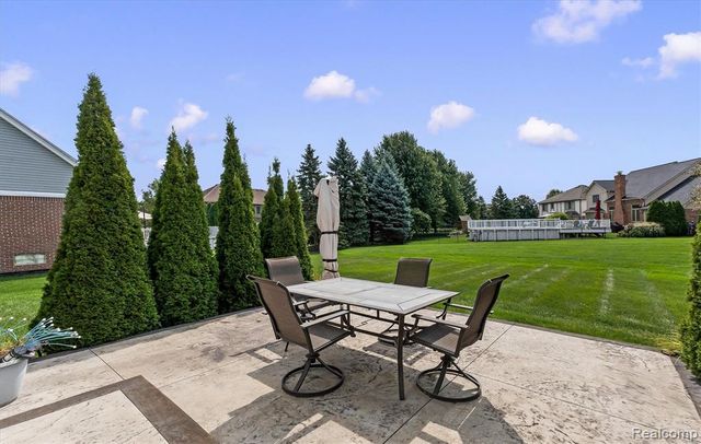 16016 Berry Lane, Macomb, MI 48044