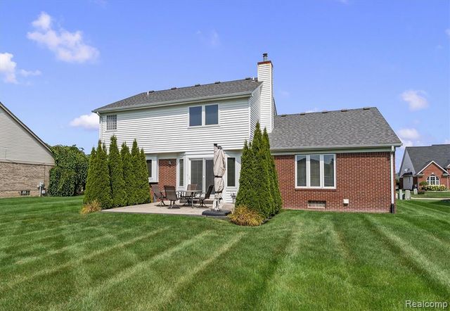 16016 Berry Lane, Macomb, MI 48044
