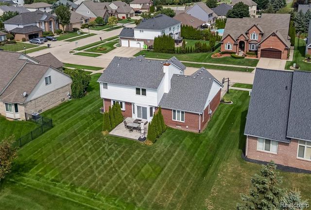 16016 Berry Lane, Macomb, MI 48044