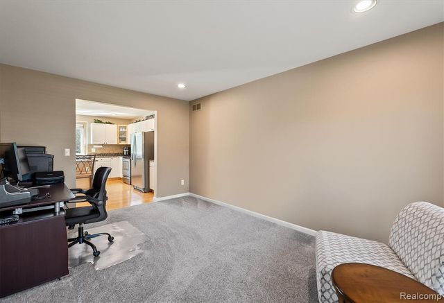 16016 Berry Lane, Macomb, MI 48044