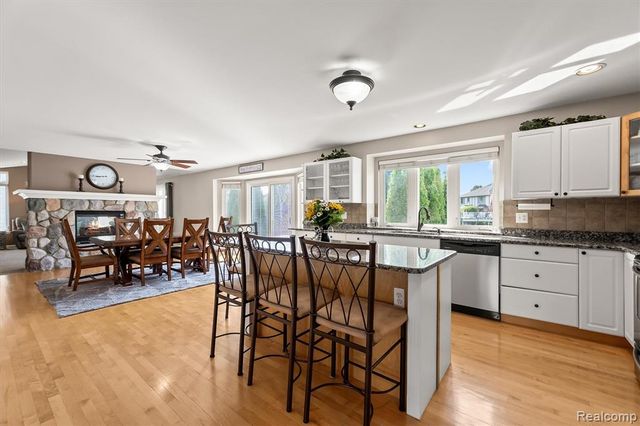 16016 Berry Lane, Macomb, MI 48044