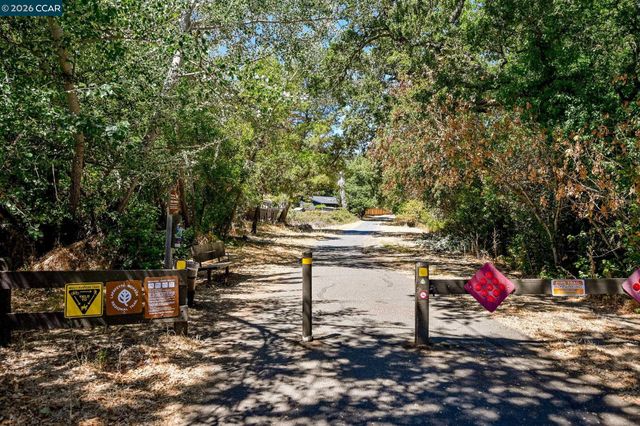 490 St Marys Rd, Lafayette, CA 94549