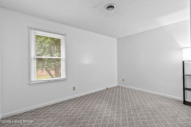 202 Clore Ave, La Grange, KY 40031