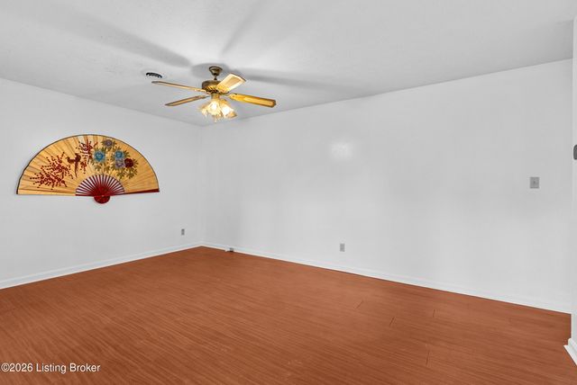 202 Clore Ave, La Grange, KY 40031