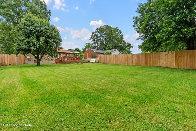 202 Clore Ave, La Grange, KY 40031