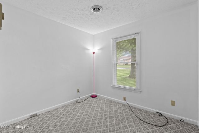 202 Clore Ave, La Grange, KY 40031