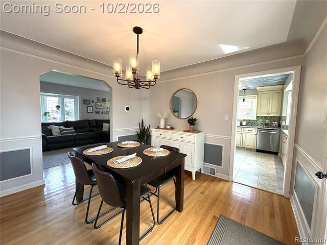 71 Vernier Road, Grosse Pointe Shores, MI 48236