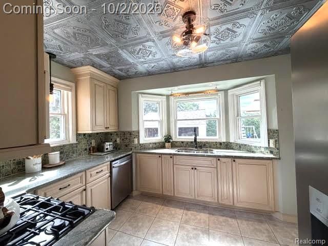 71 Vernier Road, Grosse Pointe Shores, MI 48236