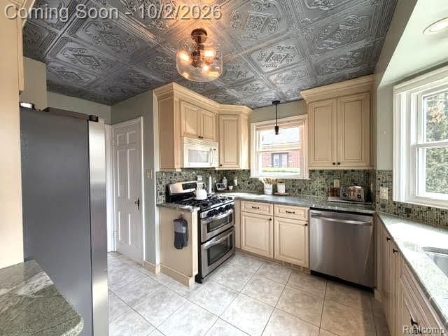 71 Vernier Road, Grosse Pointe Shores, MI 48236