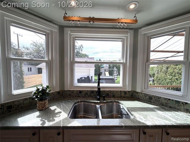 71 Vernier Road, Grosse Pointe Shores, MI 48236