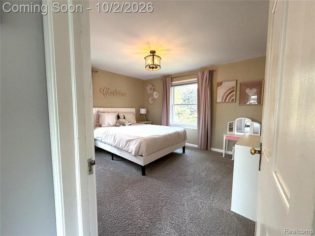 71 Vernier Road, Grosse Pointe Shores, MI 48236