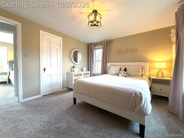 71 Vernier Road, Grosse Pointe Shores, MI 48236