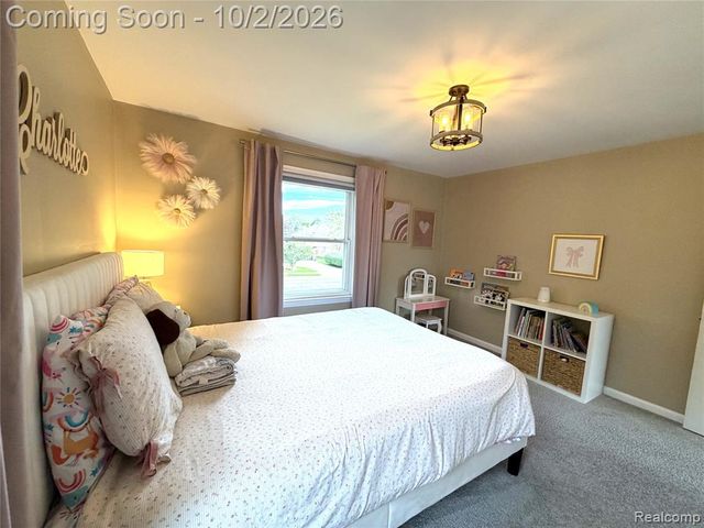 71 Vernier Road, Grosse Pointe Shores, MI 48236